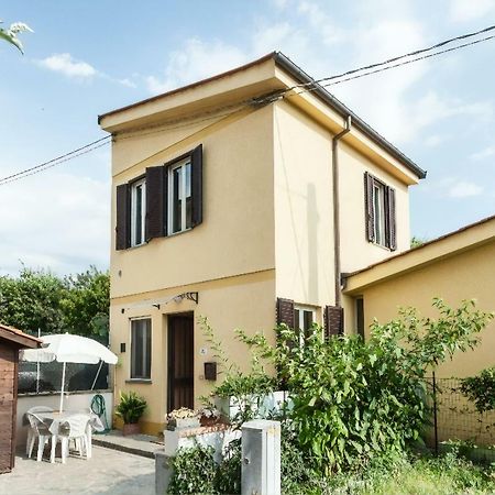 La Casina Gialla Independent House - Near The Walls 卢卡 外观 照片