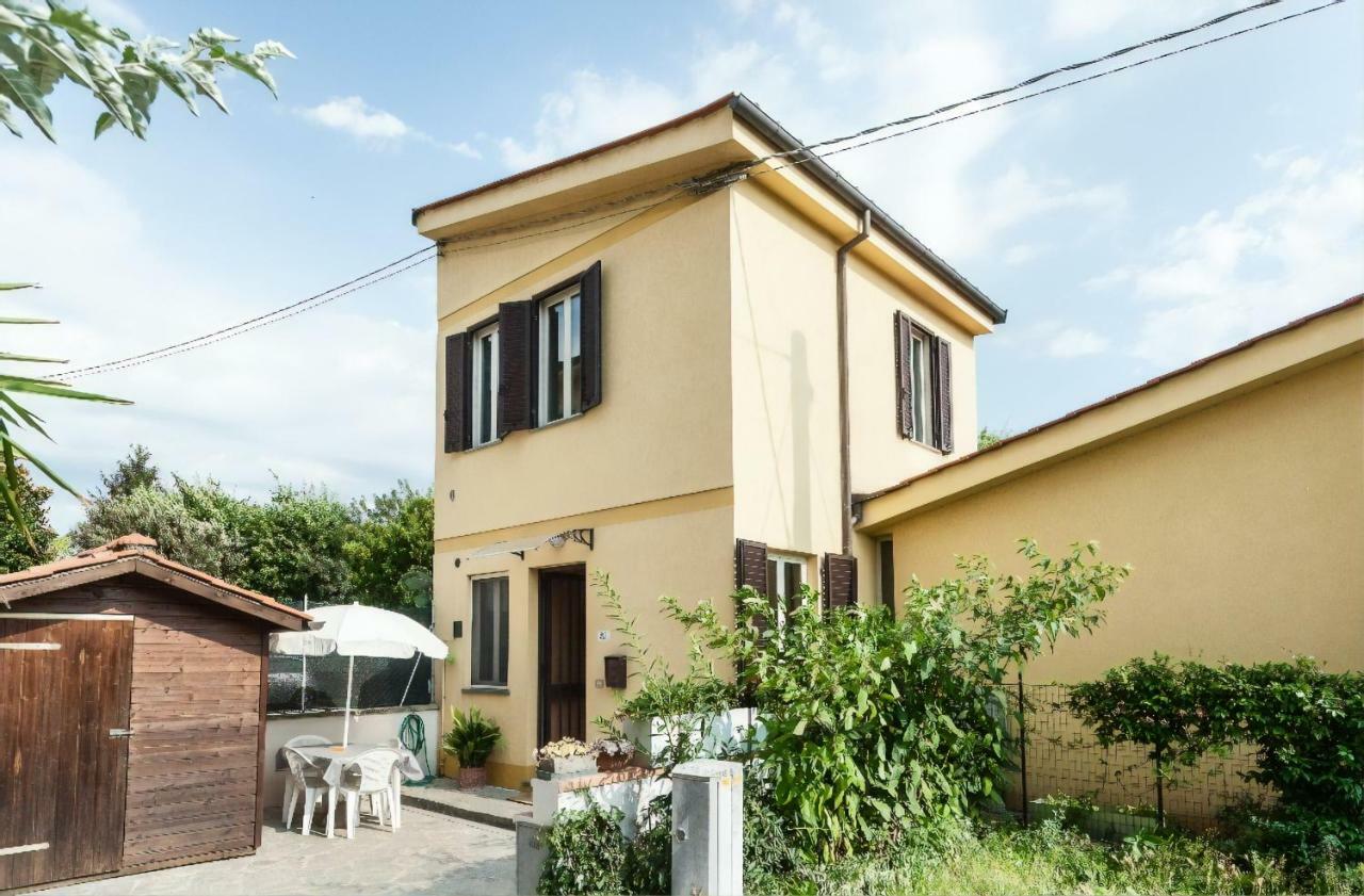 La Casina Gialla Independent House - Near The Walls 卢卡 外观 照片
